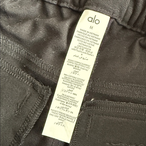 Alo Yoga Mid-Rise Scout Cargo Wide Leg Pant Black - Picture 11 of 14